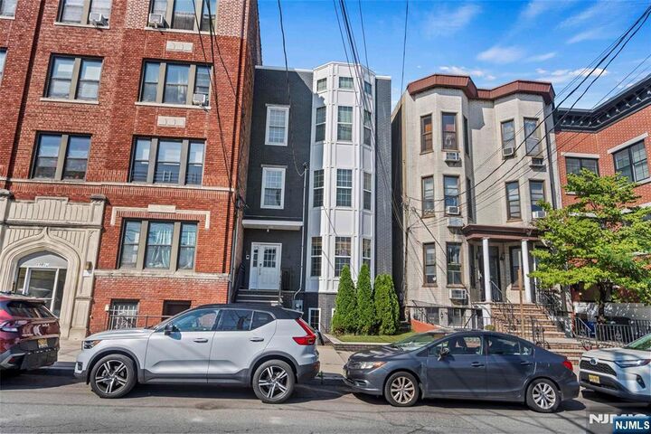 Property Photo:  84 Manhattan Avenue 2  NJ 07307