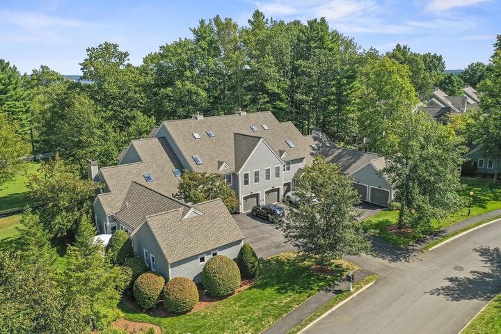 29 Hawthorne Village Road  Nashua NH 03062 photo