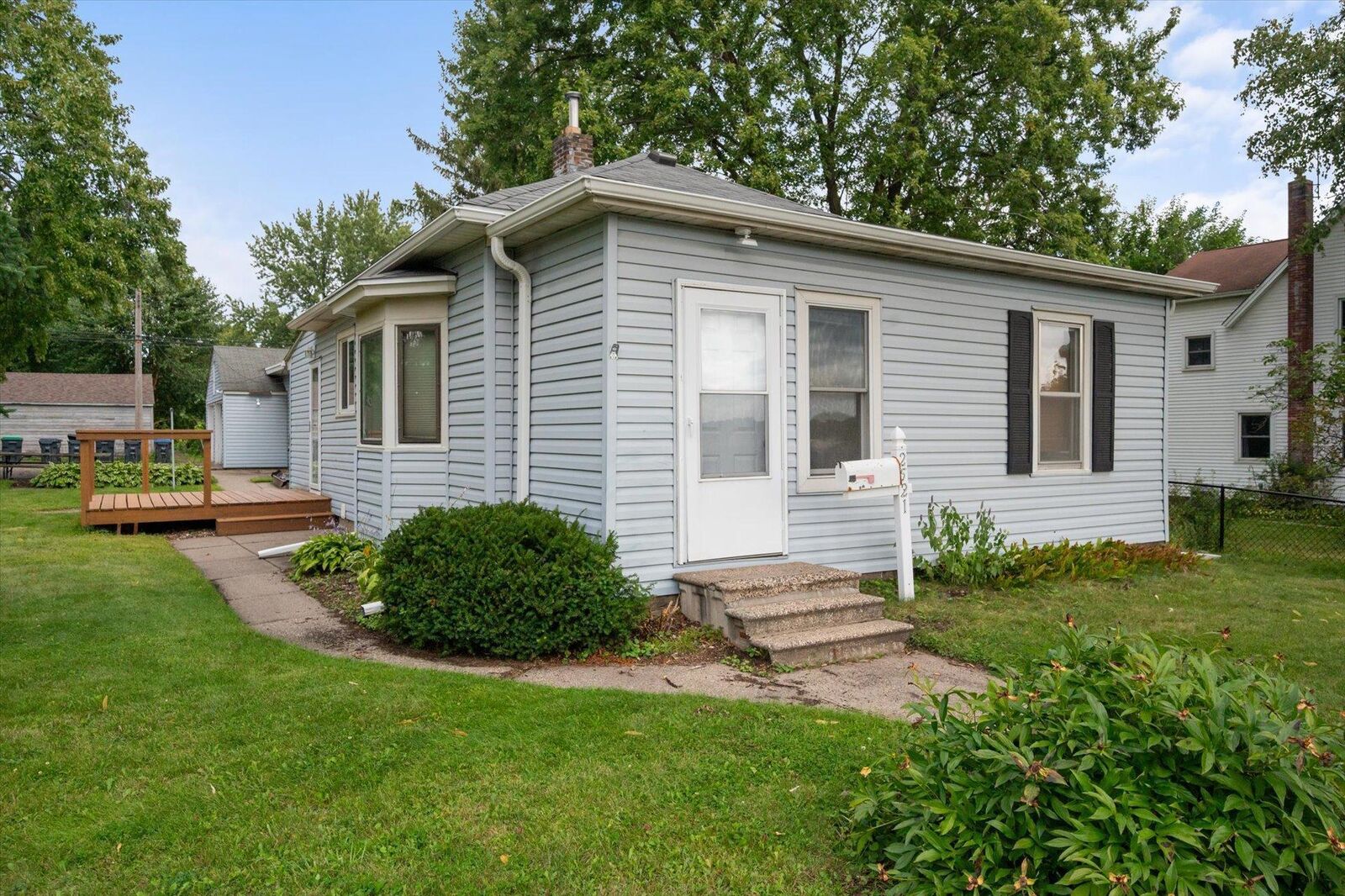 Property Photo:  2521 12th Avenue E  MN 55109 