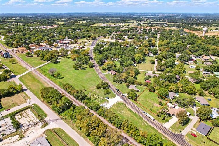 Property Photo: 309 W Sherman Drive TX 76227