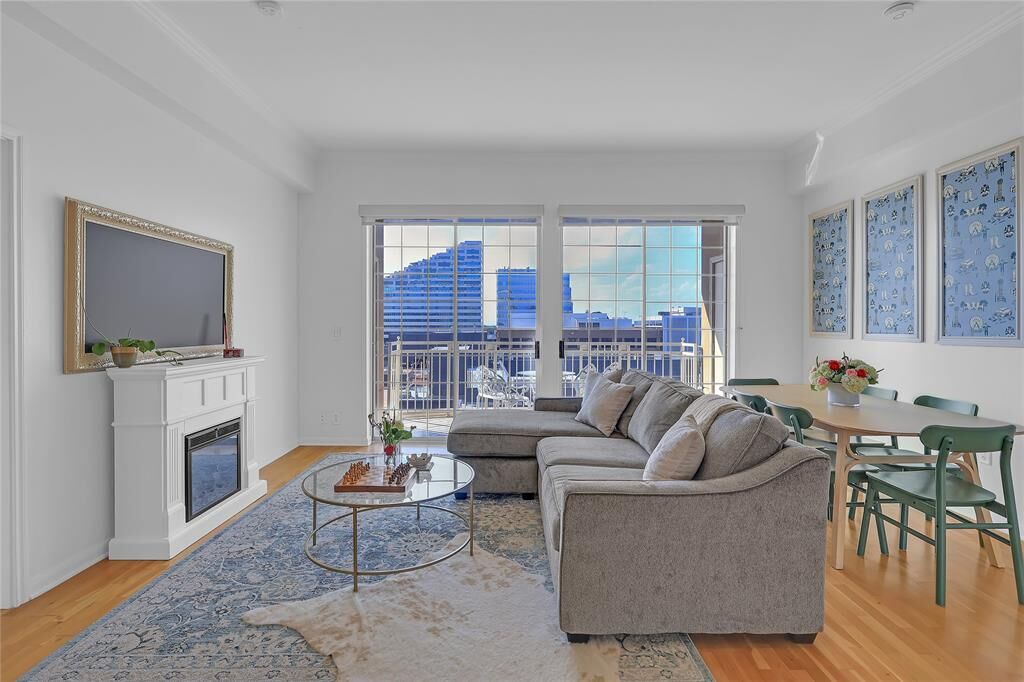 Property Photo:  3225 Turtle Creek Boulevard 1042  TX 75219 