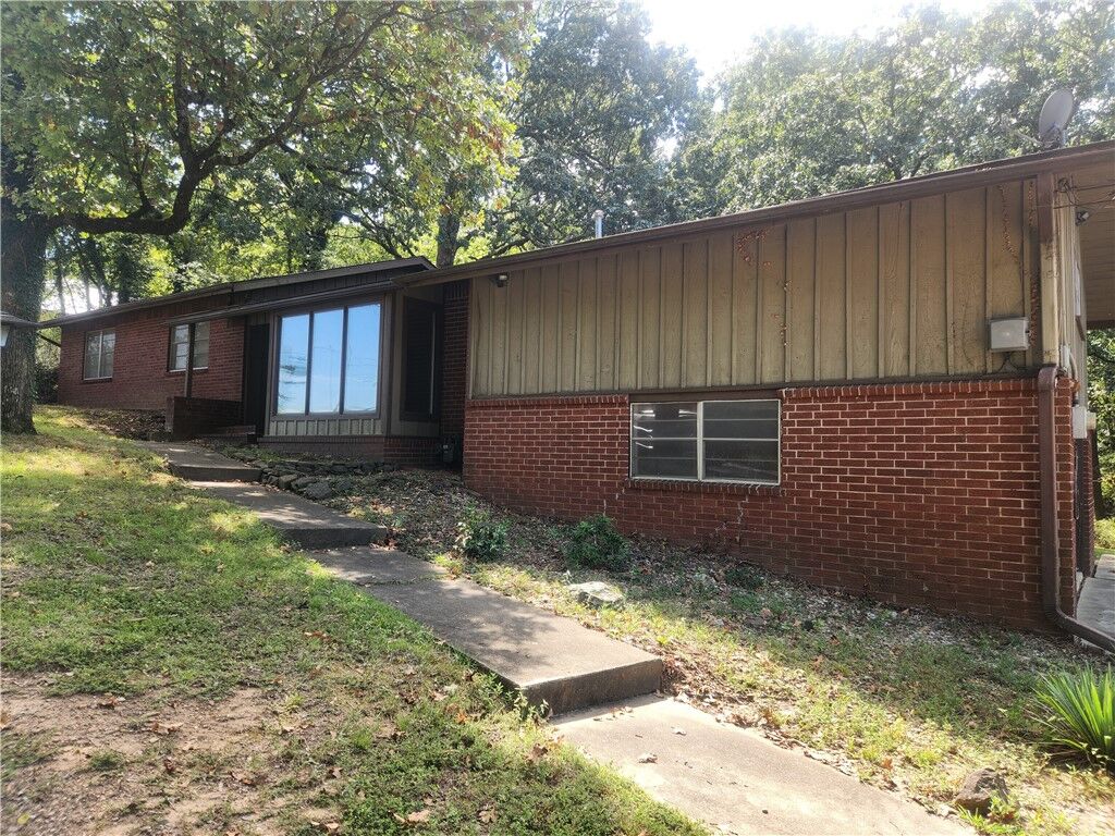 Property Photo:  725 Montgomery Street  AR 72830 