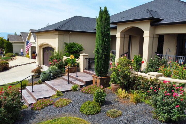 Property Photo: 3861 Calle Vista Drive OR 97504