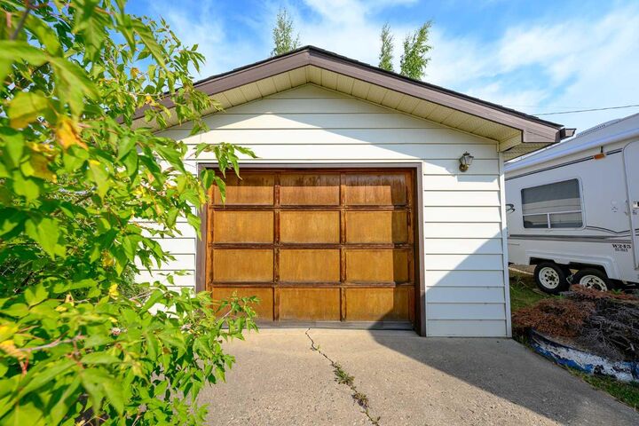 Property Photo: 10230 112 Avenue AB T8V 1V8