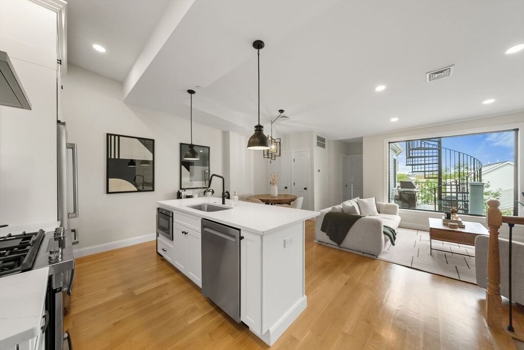 Property Photo:  391 Bunker Hill St Ph  MA 02129 