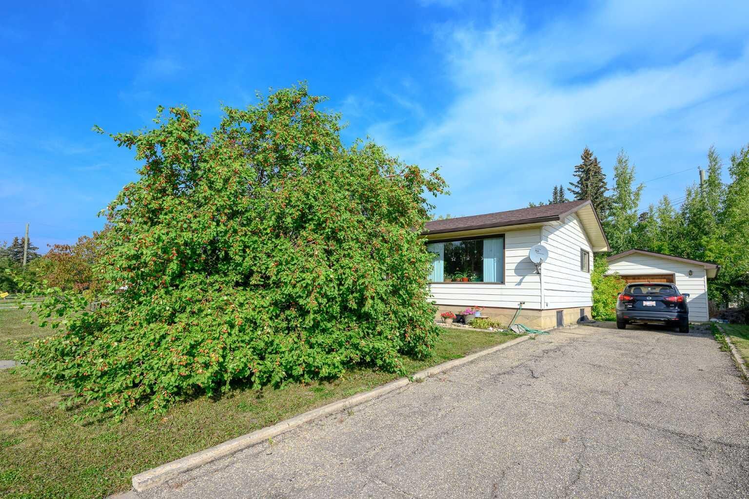 Property Photo:  10230 112 Avenue  AB T8V 1V8 
