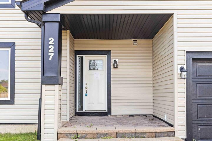 Photo de la propriété:  227 Dickins Drive  AB T9K 1N2 