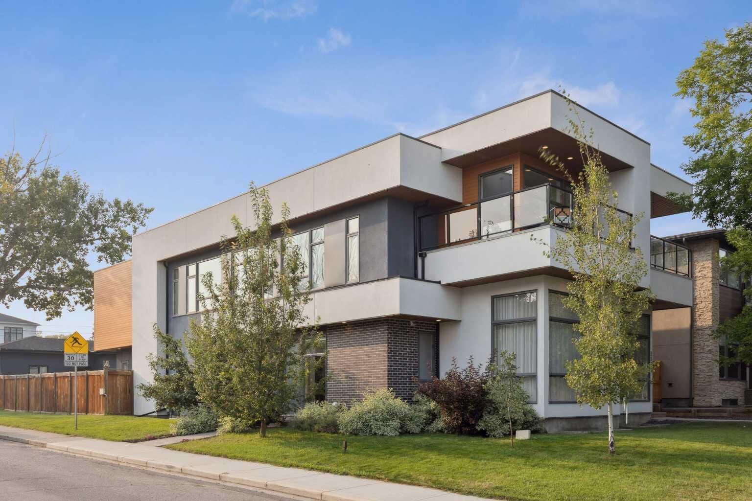 Property Photo:  2010 25 Avenue SW  AB T2T 1A7 