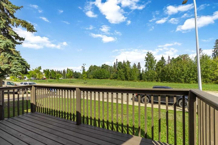 Property Photo:  109 Rosslyn Street  AB T9H 2X9 