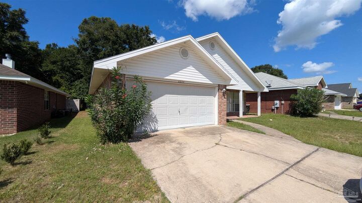 Property Photo: 6335 Mers Ln FL 32526