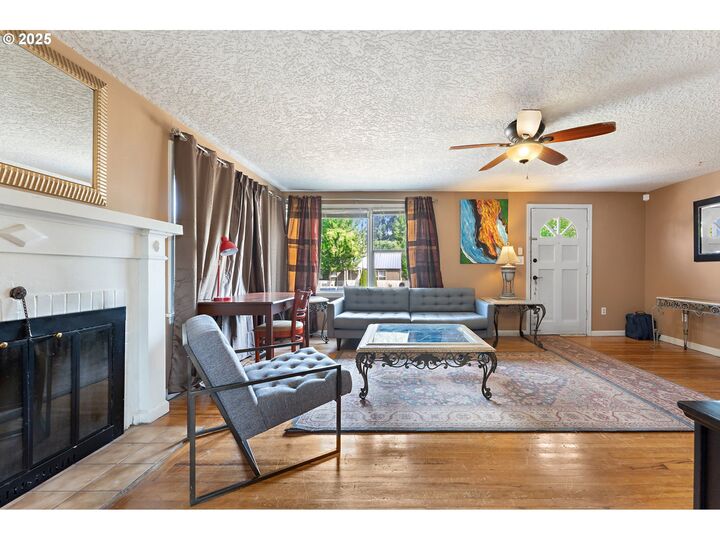 Property Photo: 2611 E 26th St WA 98661