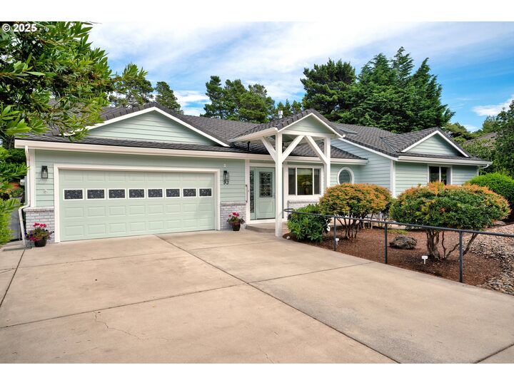 Property Photo: 93 Sailors Ravine Ct OR 97439