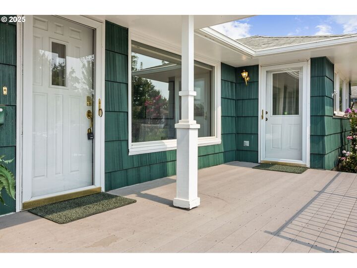 Property Photo: 1428 Olympic St OR 97477