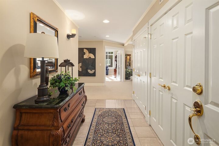 Property Photo: 530 Walnut Street 100 WA 98020