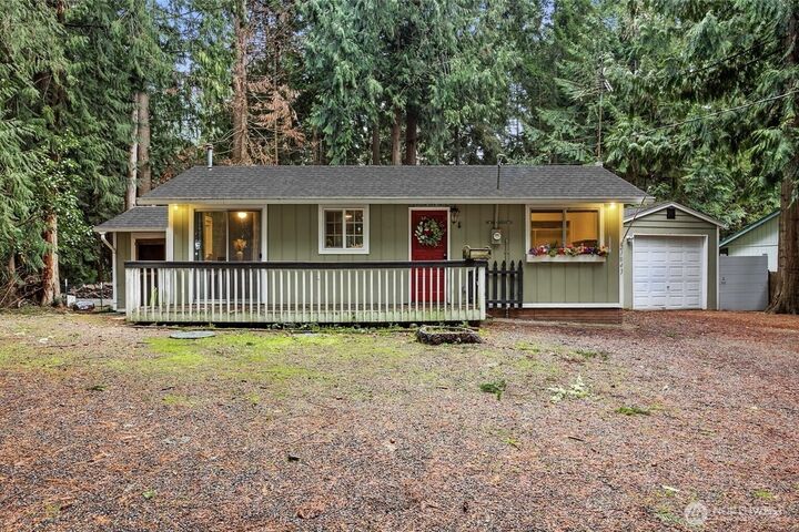21843  Crest Lane SE  Yelm WA 98597 photo