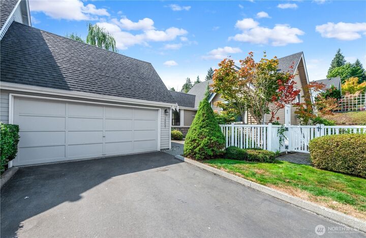 10057  Wallingford Avenue N 12  Seattle WA 98133 photo