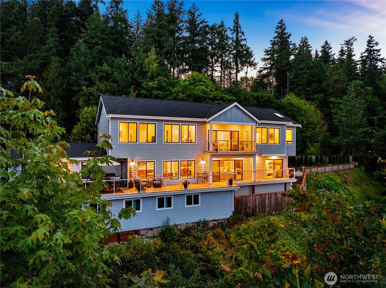 Property Photo:  670 W Lake Sammamish Parkway NE  WA 98008 