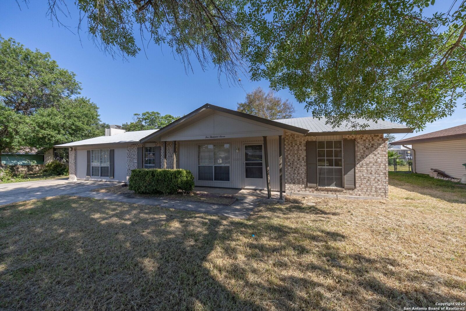 Property Photo: 5007 Round Table TX 78218