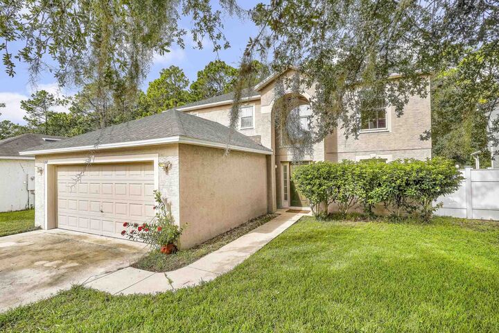 Property Photo: 161 King Arthur Ct FL 32086