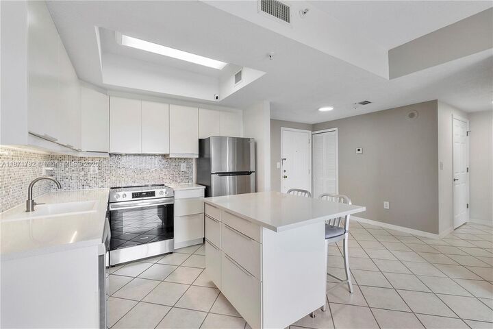Property Photo: 3500 Coral Way 1402 FL 33145
