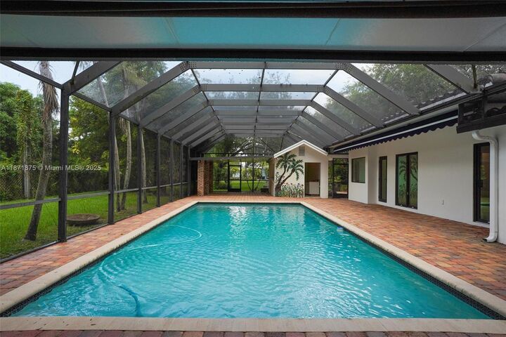 6230 SW 112th St  Pinecrest FL 33156 photo