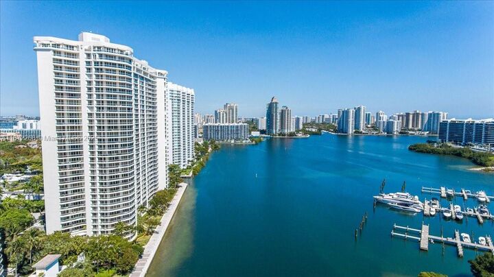 Property Photo: 7000 Island Blvd #1402 FL 33160