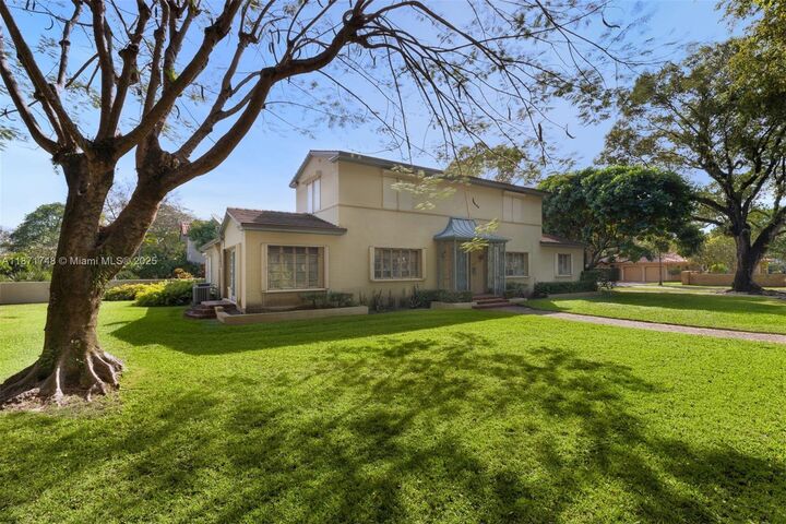 Property Photo: 3015 Granada Blvd FL 33134