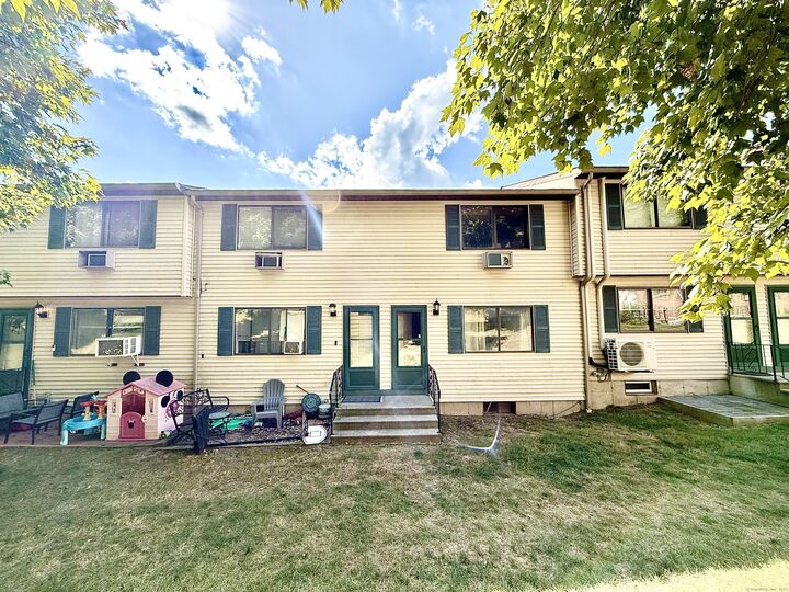 Property Photo:  39 Horton Hill Road Apt 6E  CT 06770 