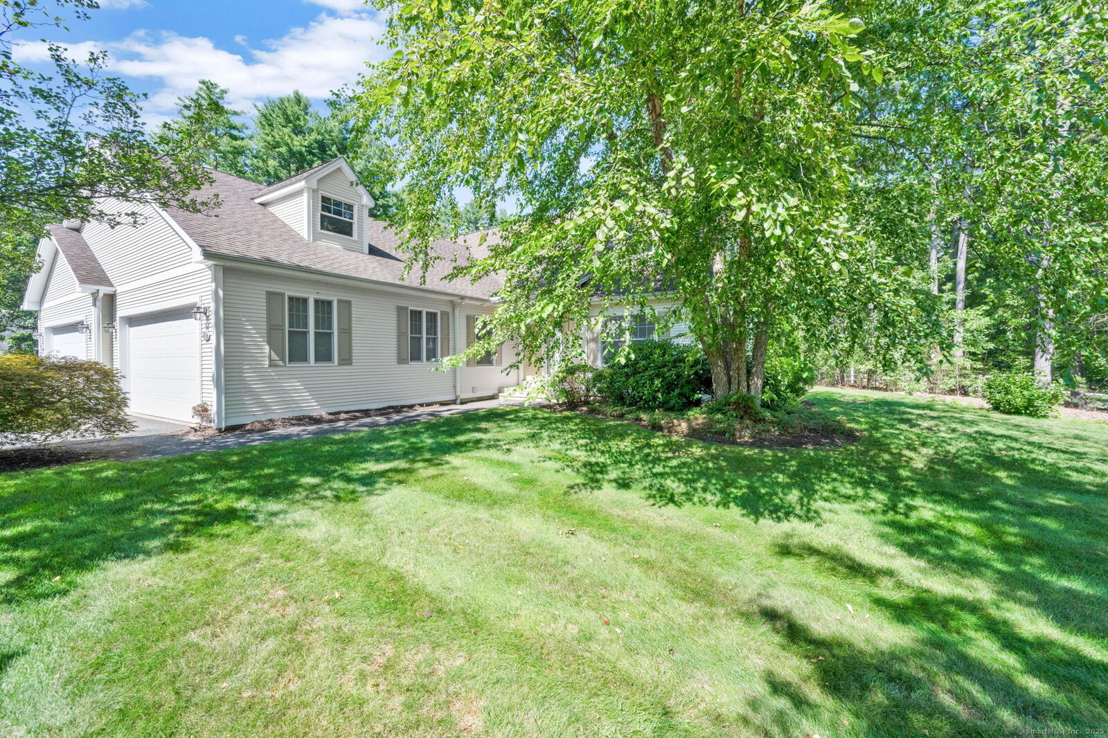 Property Photo:  17 Cherry Tree Lane 17  CT 06001 