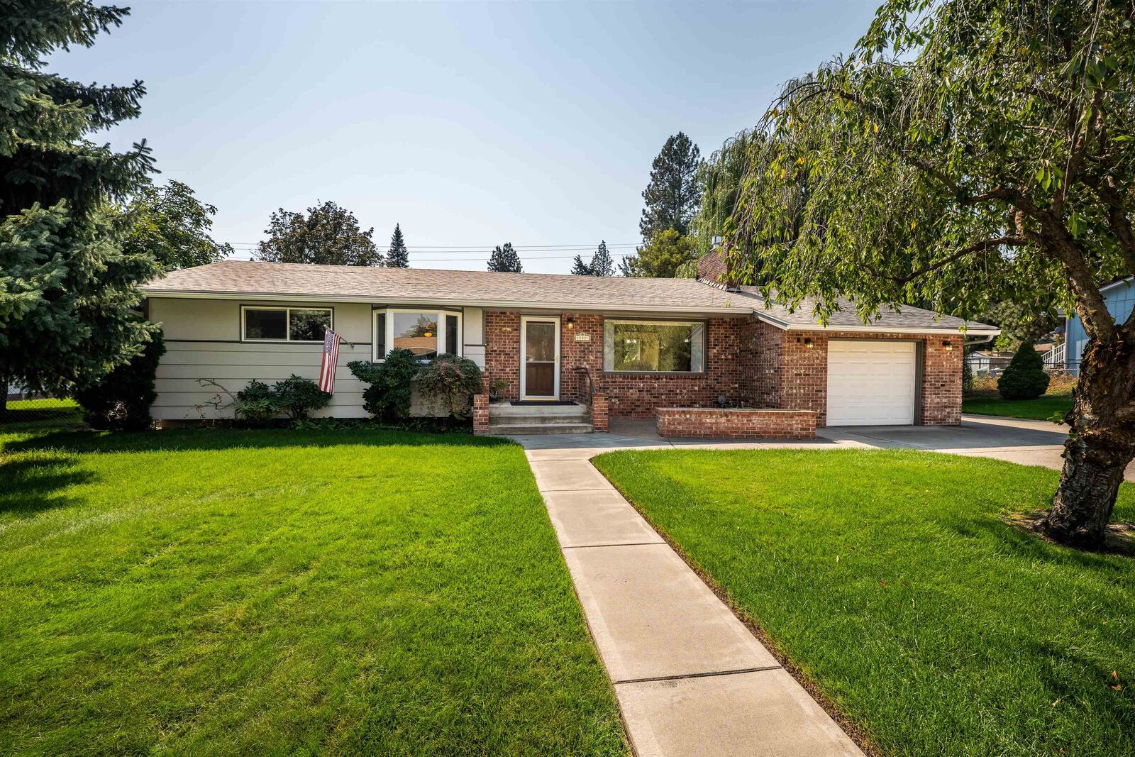 Property Photo:  505 W Barnes Rd  WA 99218 