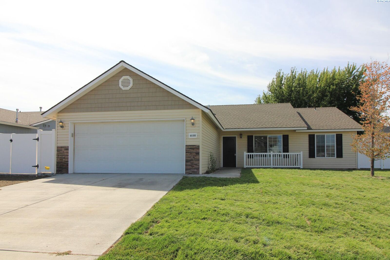 Property Photo: 4608 Yucatan Court WA 99301