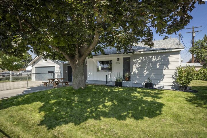 Property Photo:  2004 Pullen St  WA 99354 
