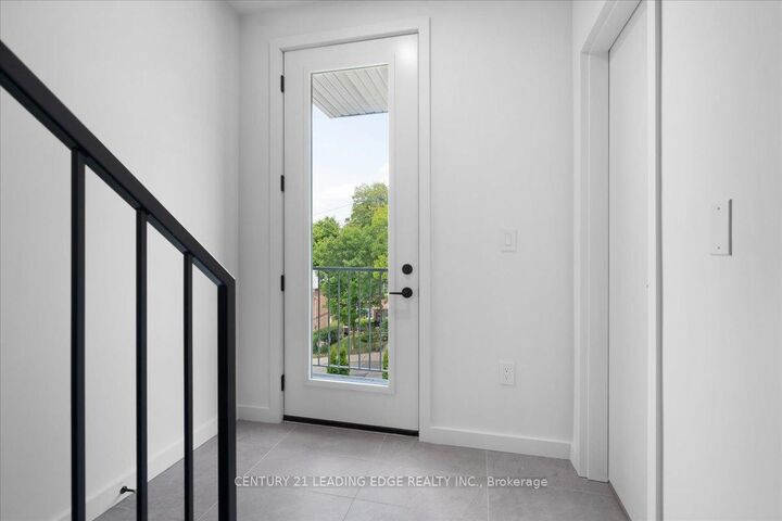 Photo de la propriété:  10 Summit Avenue 3  ON M6E 1X4 