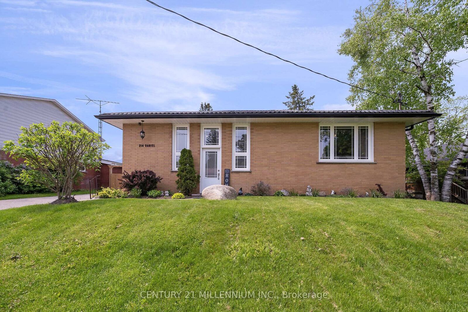 Property Photo:  214 Daniel Street  ON N0B 1T0 