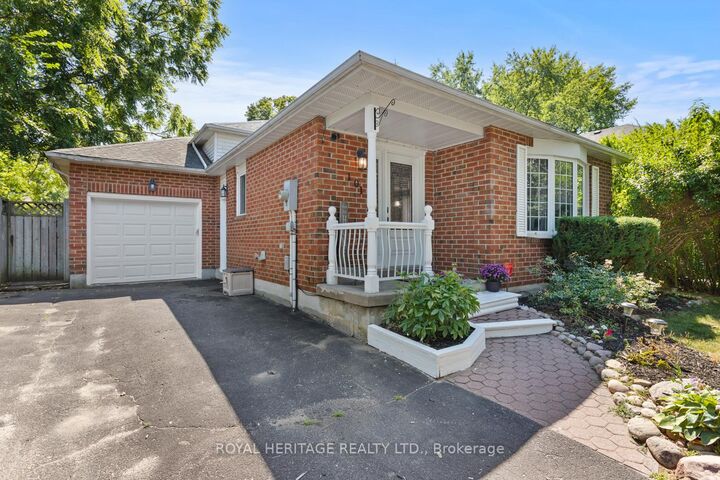 Property Photo:  101 Hart Boulevard  ON L1B 1E4 