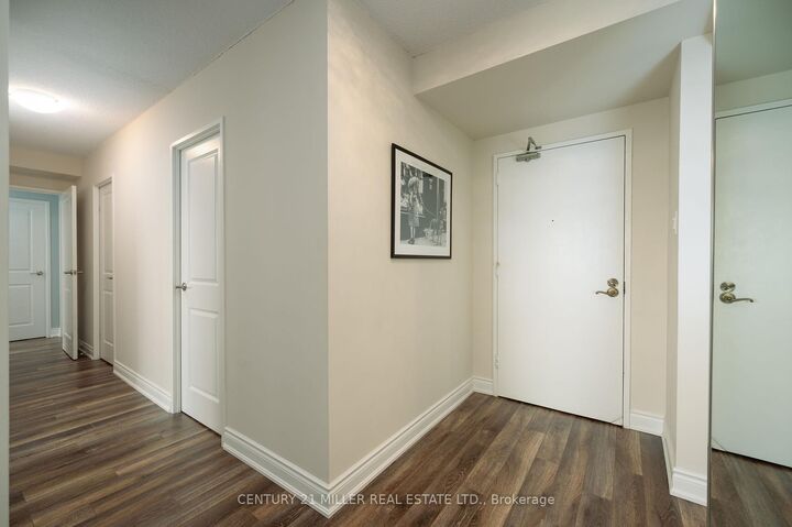 Property Photo: 1359 White Oaks Boulevard 804 ON L6H 2R8