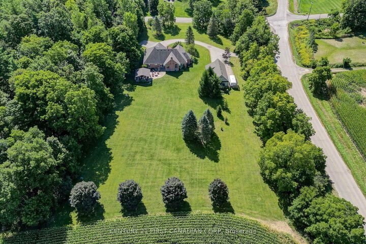 Photo de la propriété:  9430 Elviage Drive  ON N6K 4N5 