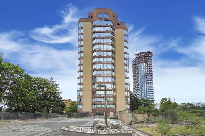 Property Photo: 25 Fairview Road W 406 ON L5B 3Y8