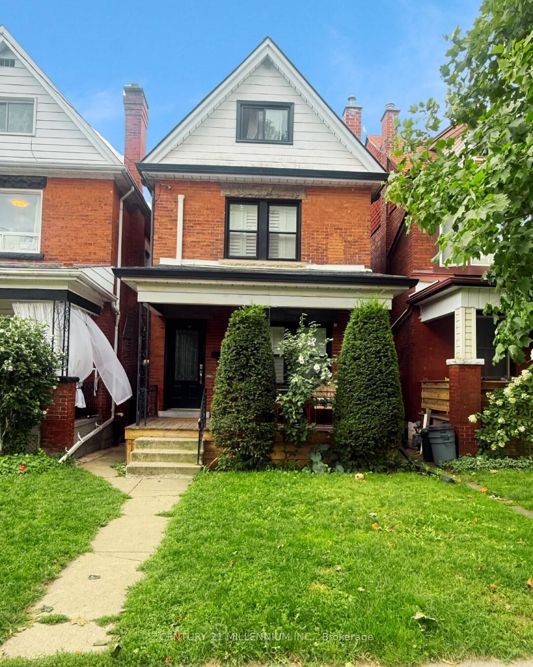 Property Photo: 237 Balsam Avenue S ON L8M 3B9