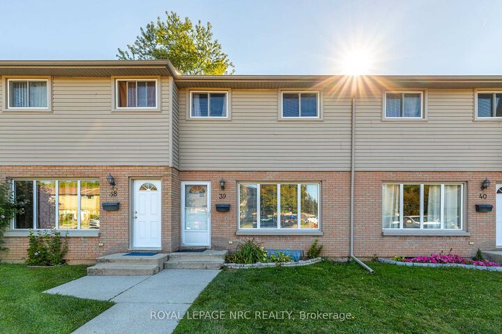 Property Photo:  4215 Meadowvale Drive 39  ON L2E 5W8 