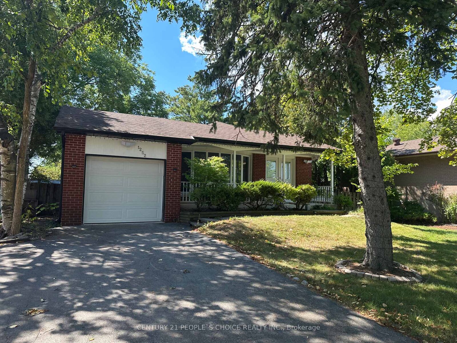 Photo de la propriété: 1252 Mont Clair Drive Main Floor ON L6H 1Z4