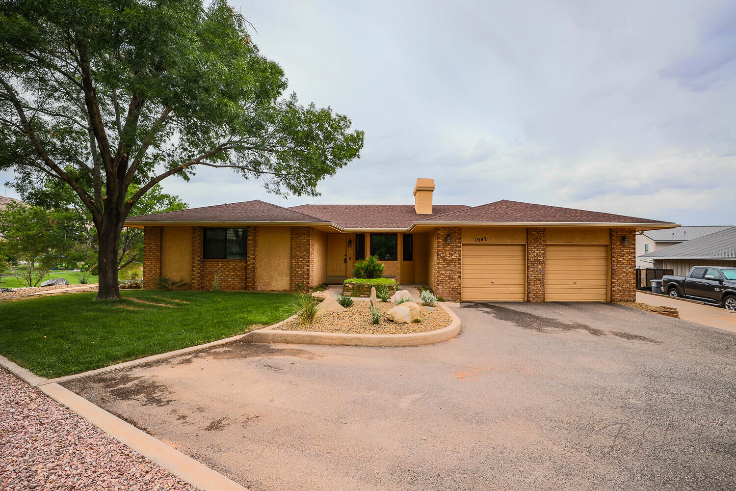 Property Photo: 1942 Acacia Place UT 84790