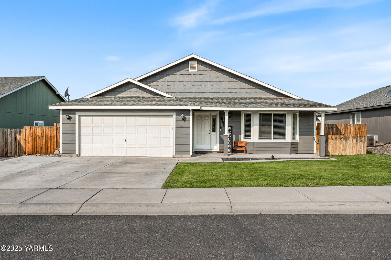 Property Photo:  516 Clark St  WA 98936 