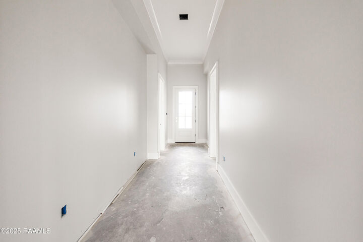 Property Photo:  208 Buenos Aires  LA 70592 