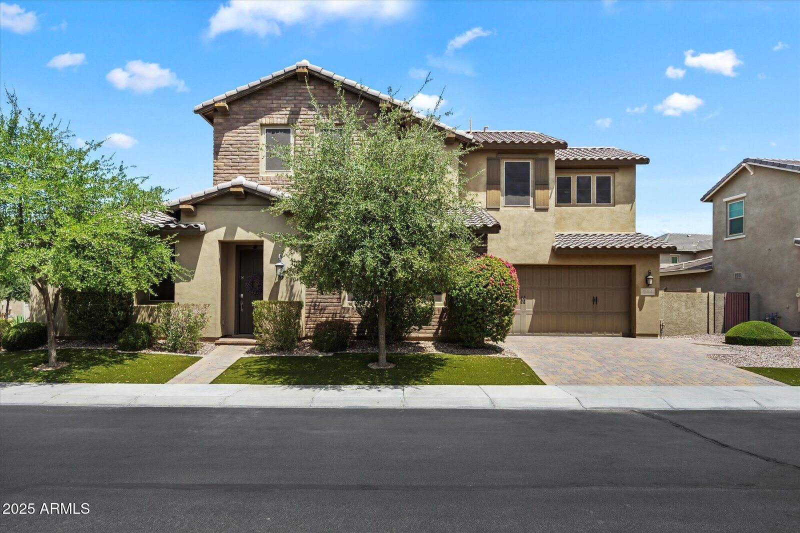 Property Photo:  944 W Glacier Drive  AZ 85248 