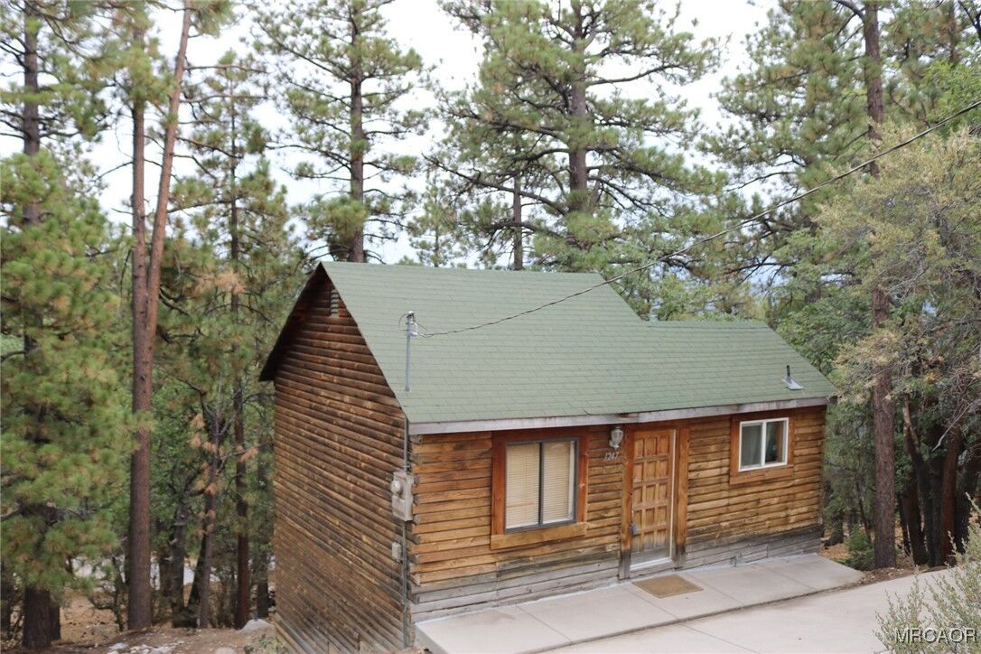 Property Photo: 1247 Piney Ridge Place CA 92333