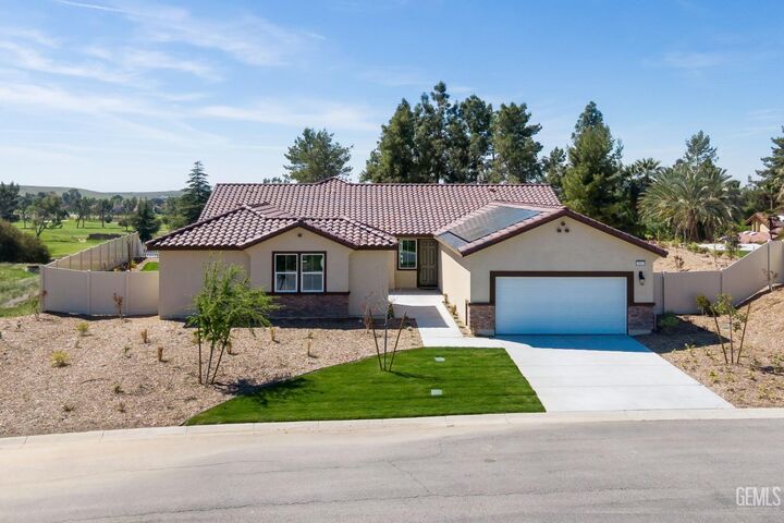 Property Photo:  5804 Levanto Street  CA 93306 