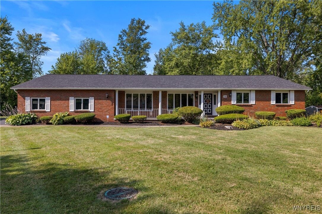 Property Photo: 746 Curtis Court NY 14092