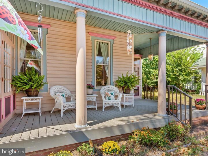 Property Photo:  206 S Walnut Street  DE 19963 