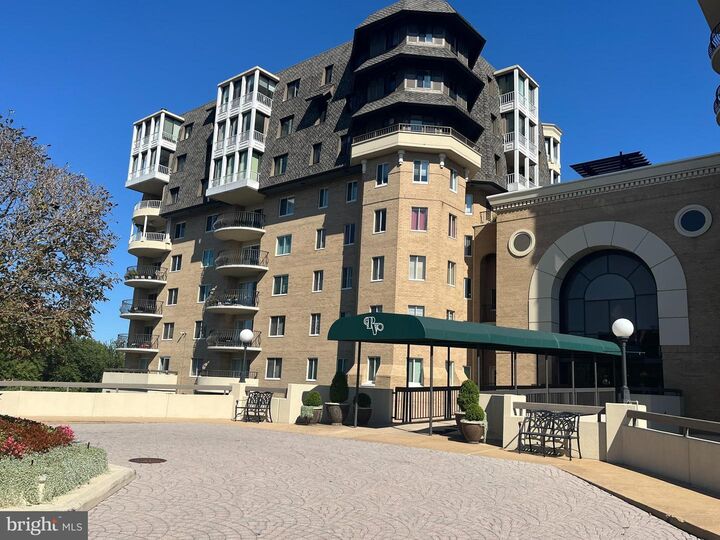 Property Photo:  1250 S Washington Street 124  VA 22314 